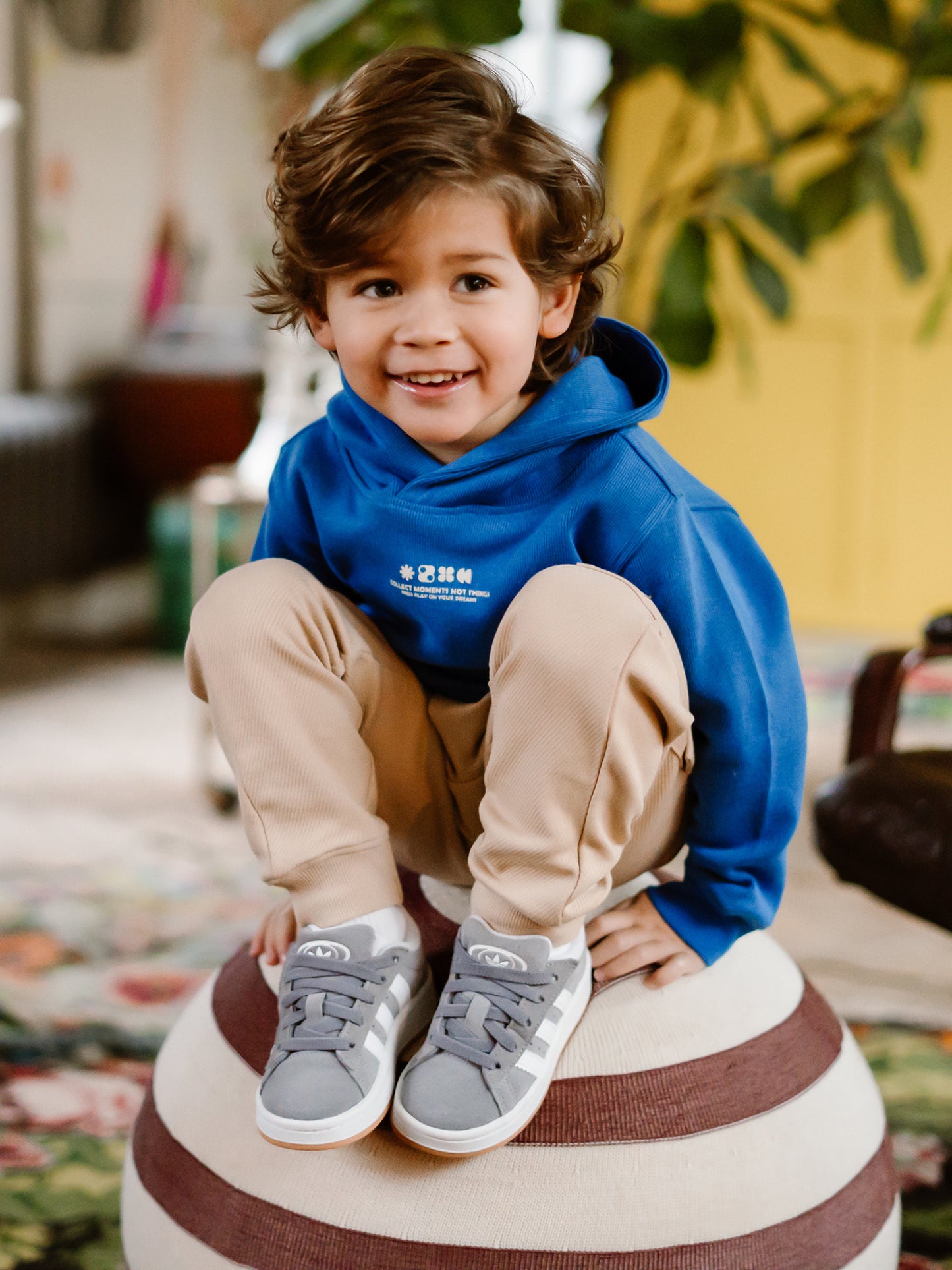 Daily Seven Hoodie, blau mit "Collect Moments"-Print