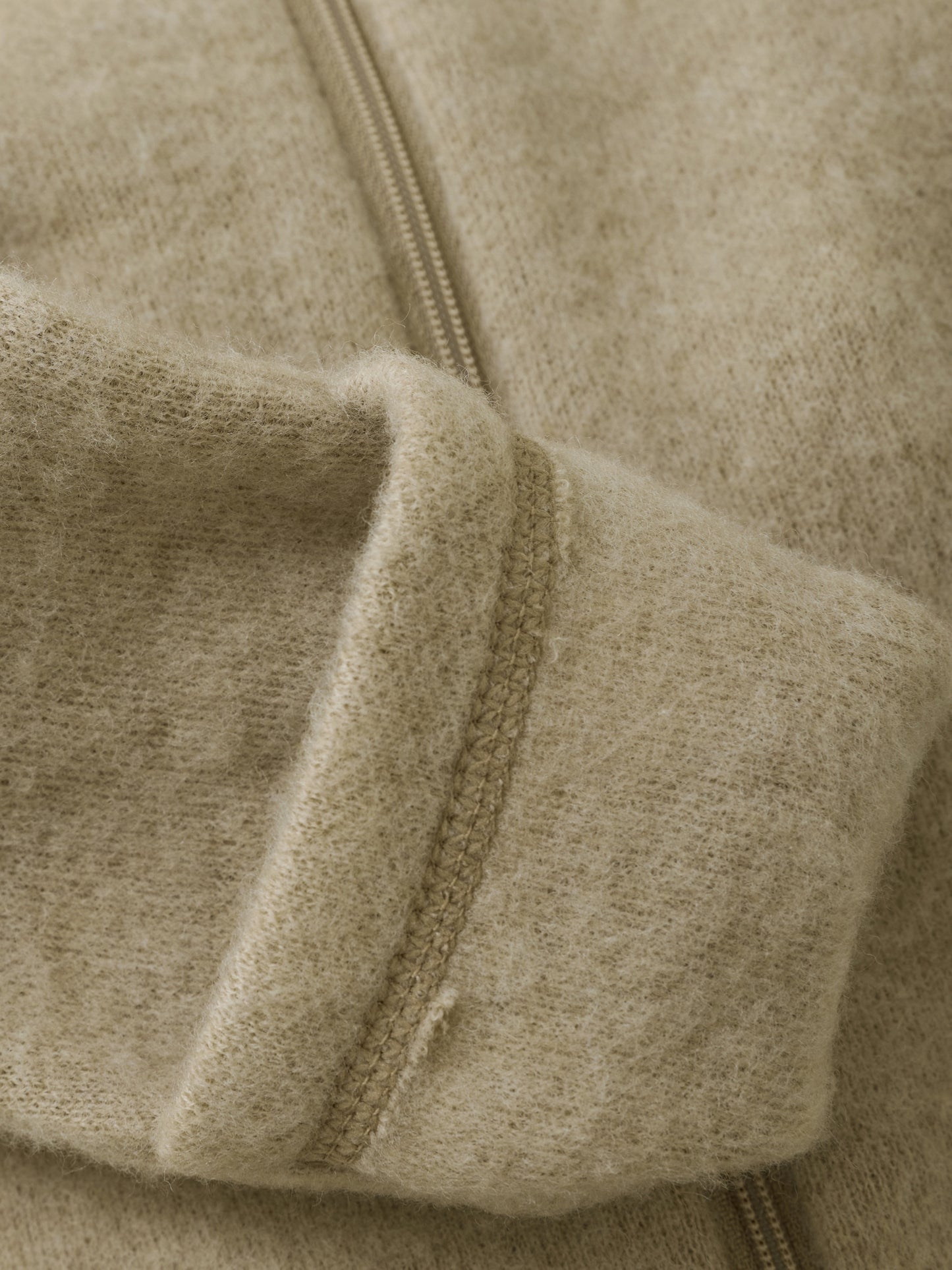 Baby Jumpsuit aus extra weicher Wolle in 3 verschiedenen Farben