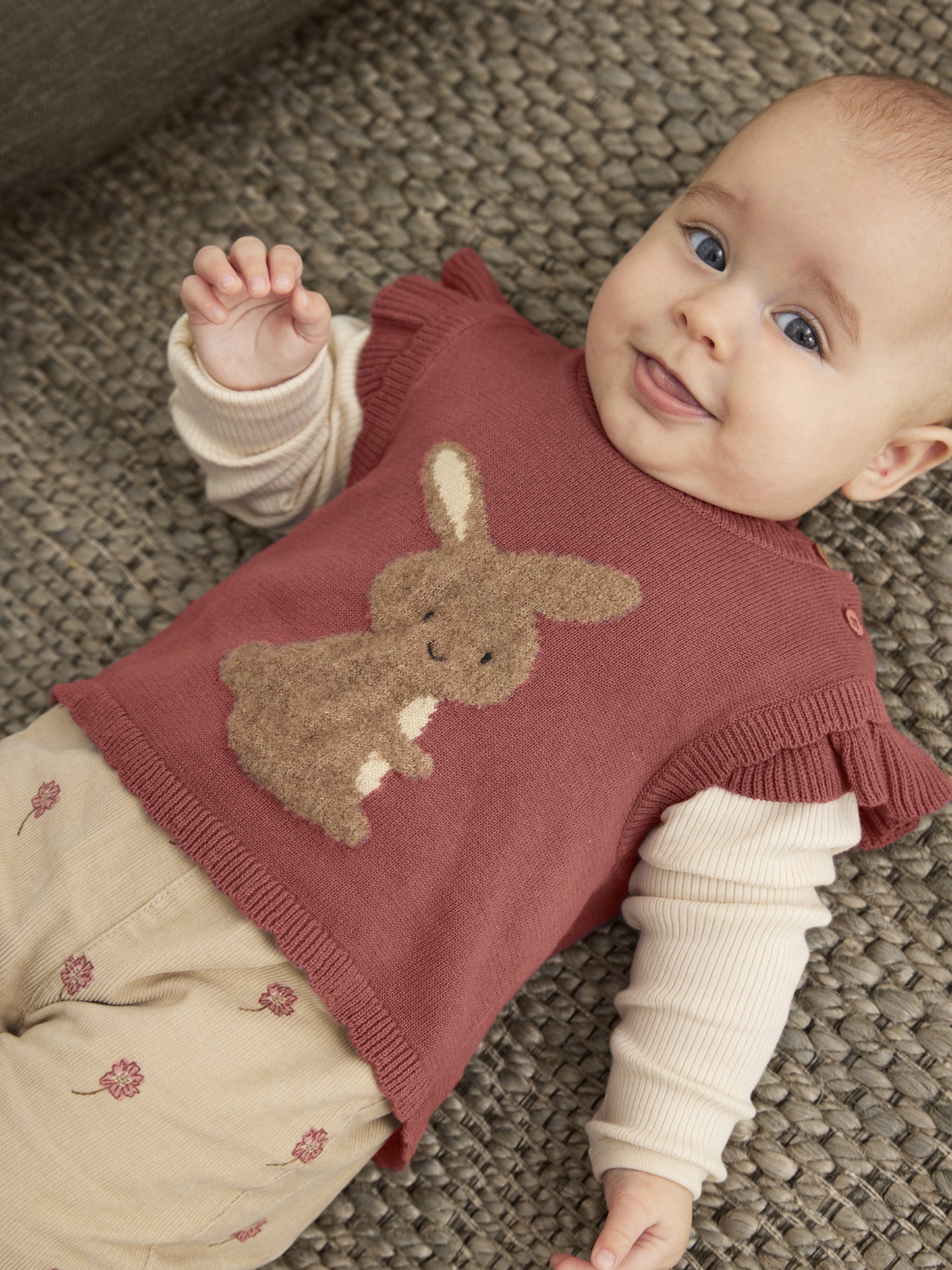 Baby Pullunder mit Hasen-Motiv und Rüschenkante