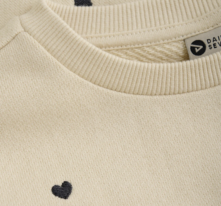 Sweaterkleid langarm, Sandfarben mit Herzen